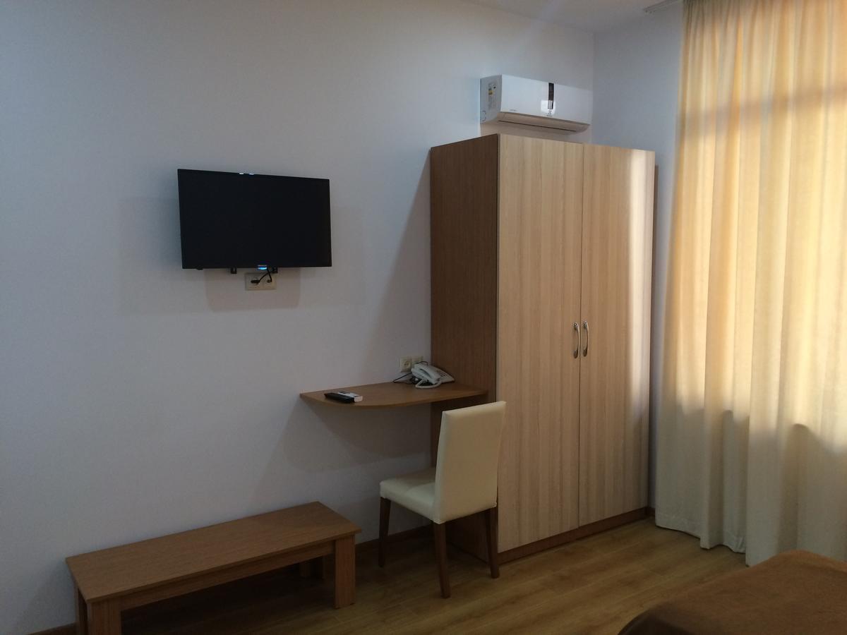 Hotel Marseille Батуми Екстериор снимка