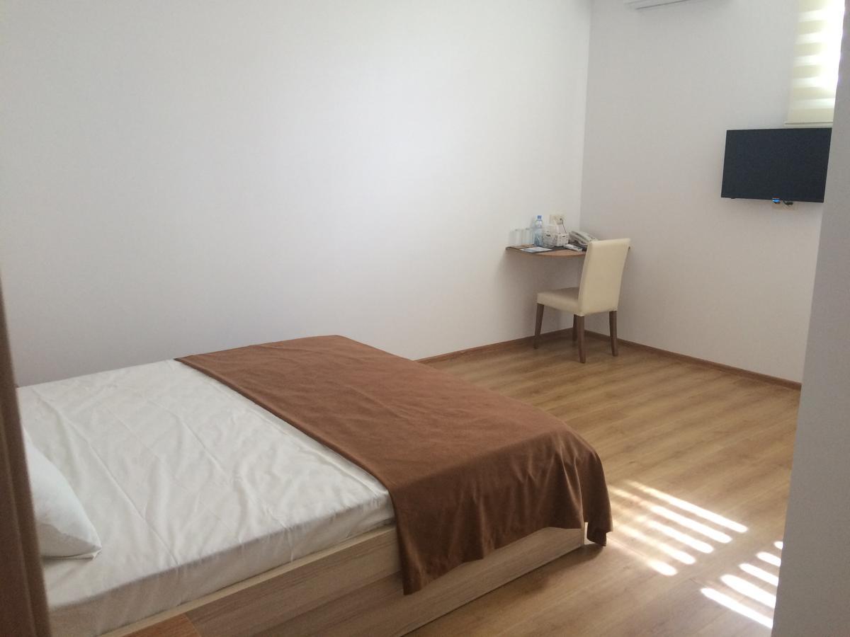 Hotel Marseille Батуми Екстериор снимка