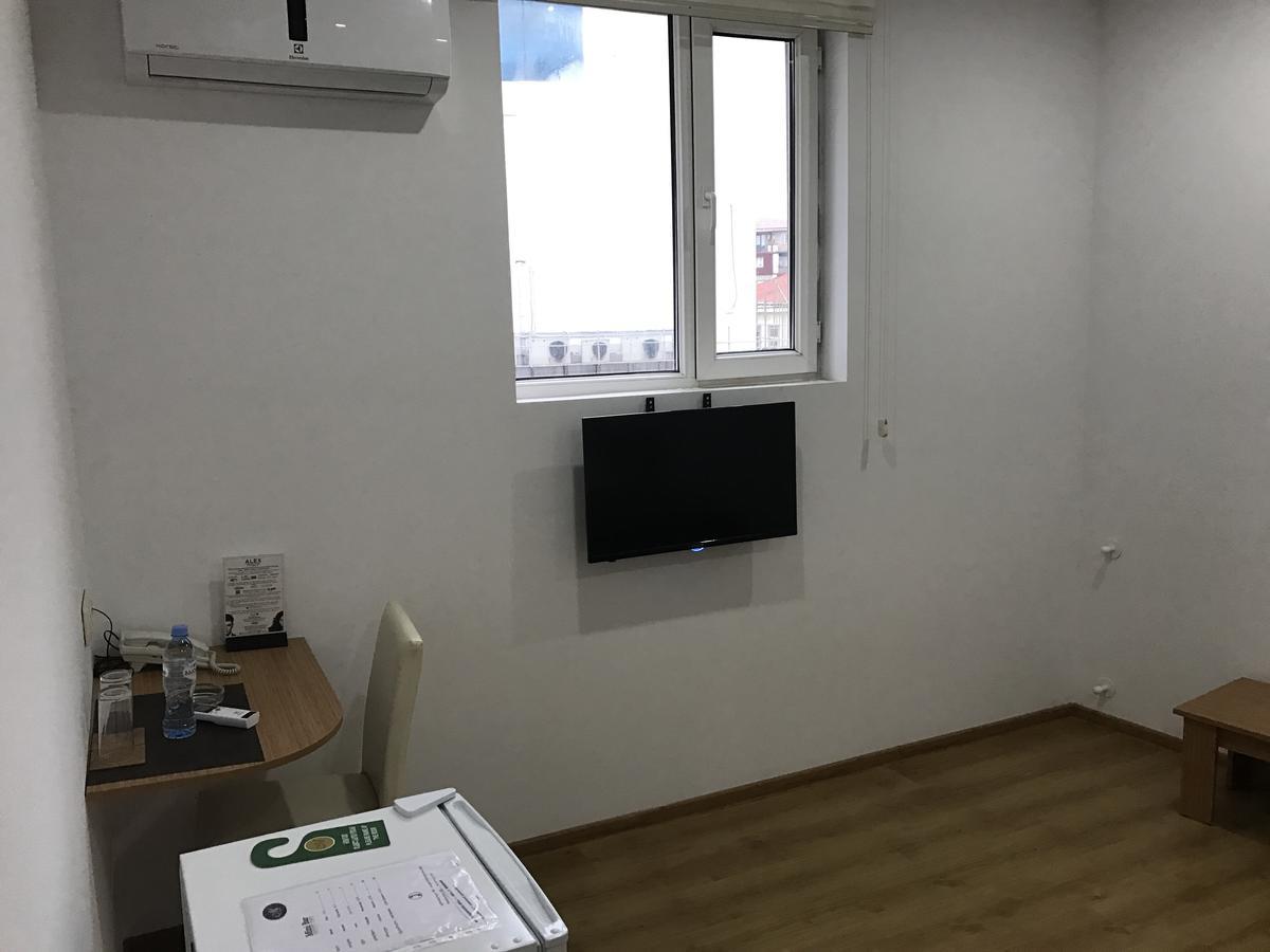 Hotel Marseille Батуми Екстериор снимка
