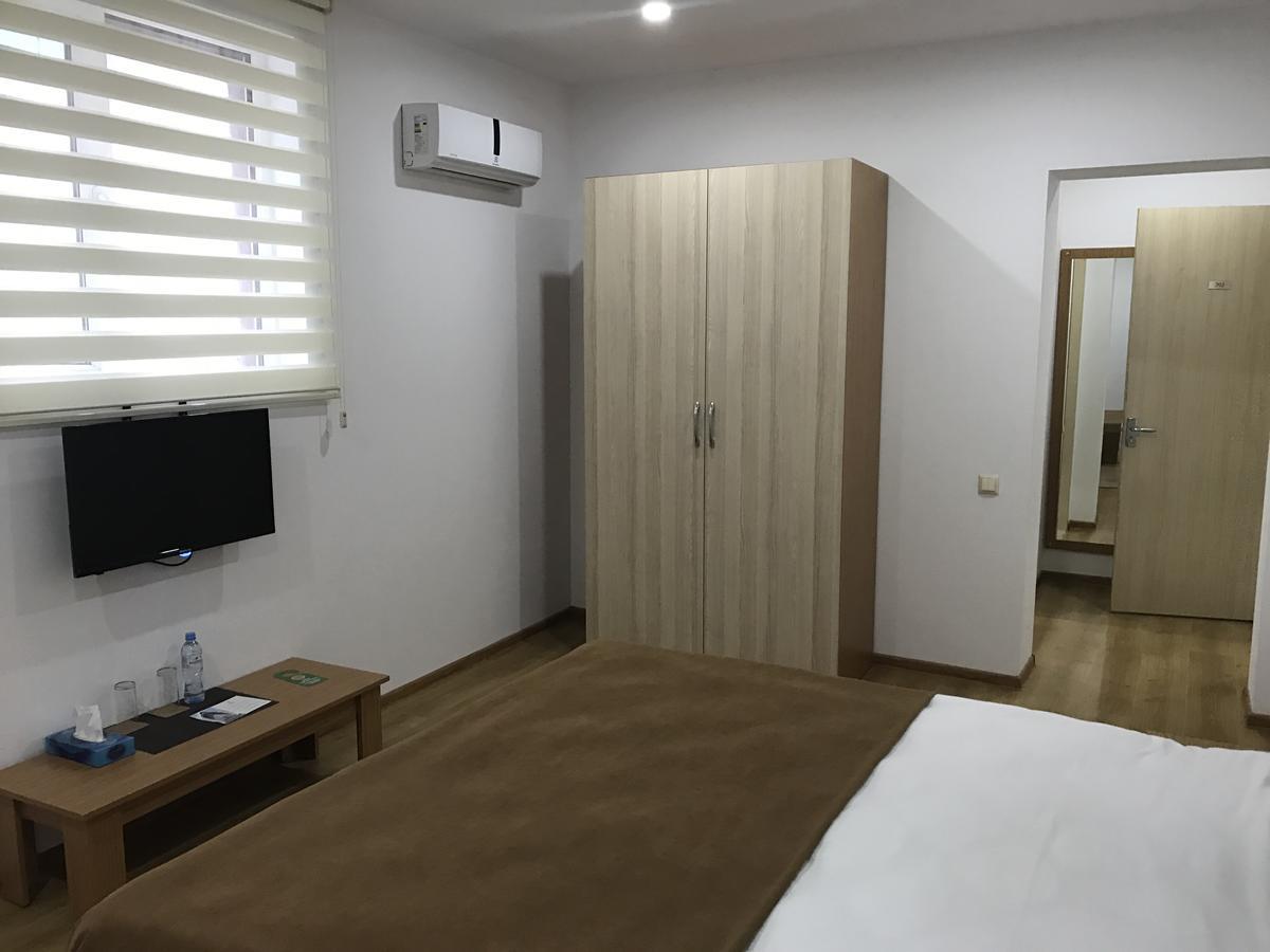 Hotel Marseille Батуми Екстериор снимка