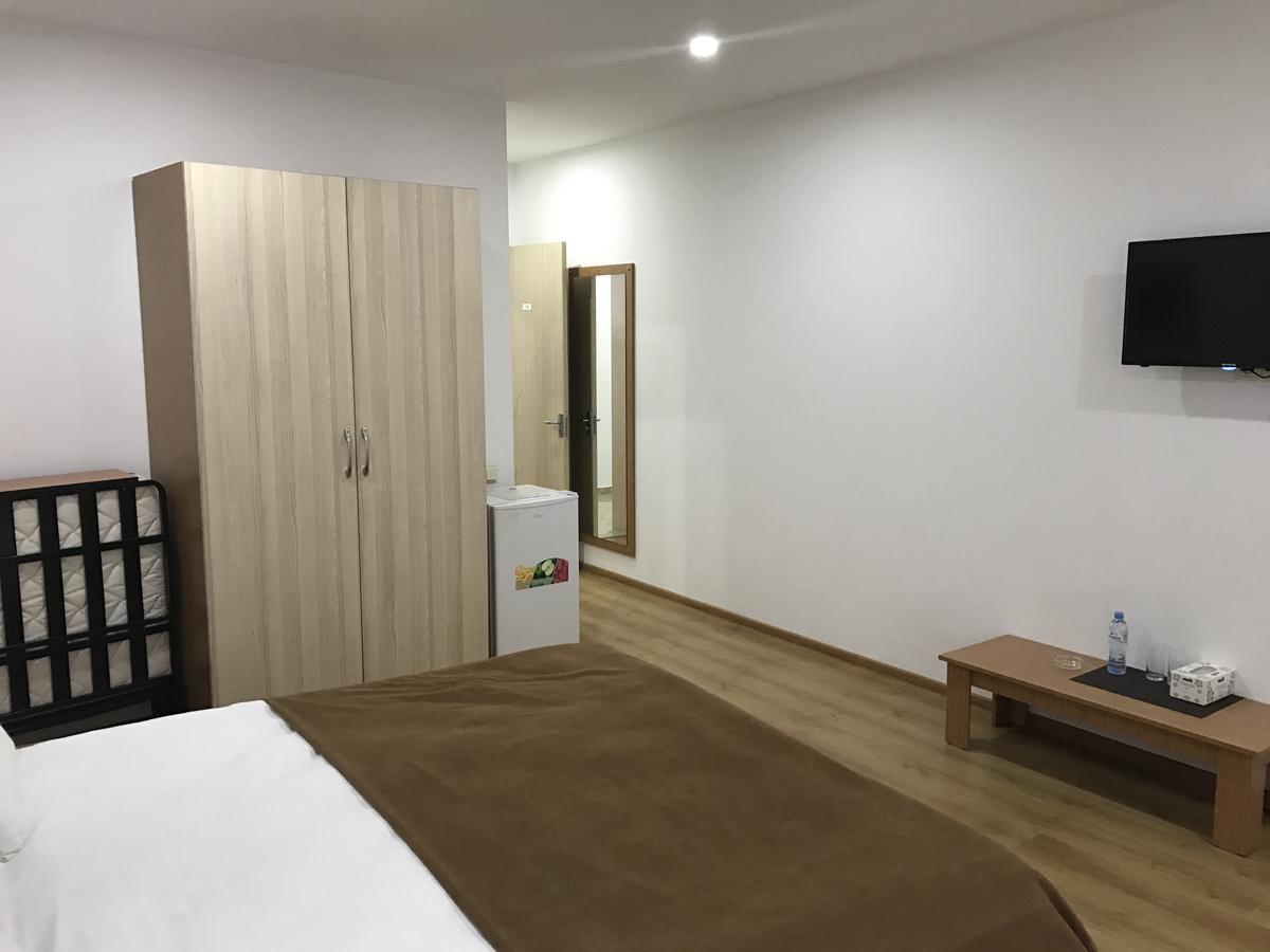 Hotel Marseille Батуми Екстериор снимка