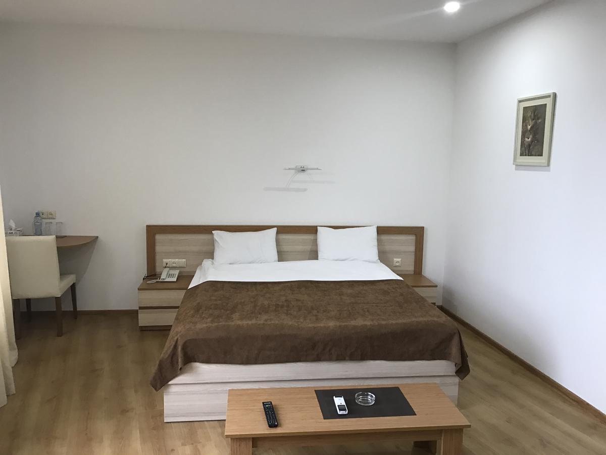 Hotel Marseille Батуми Екстериор снимка