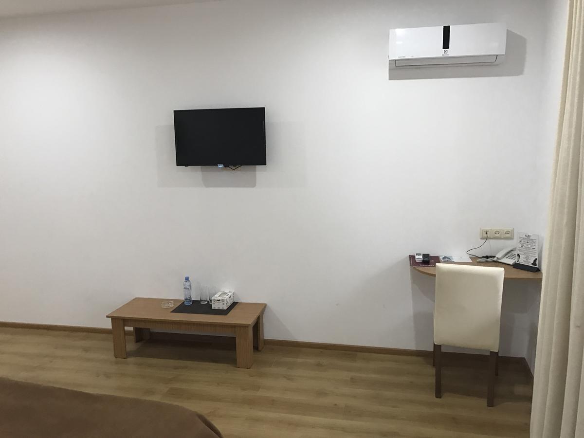 Hotel Marseille Батуми Екстериор снимка