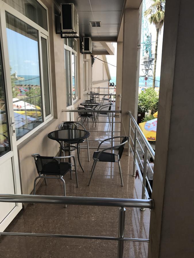Hotel Marseille Батуми Екстериор снимка