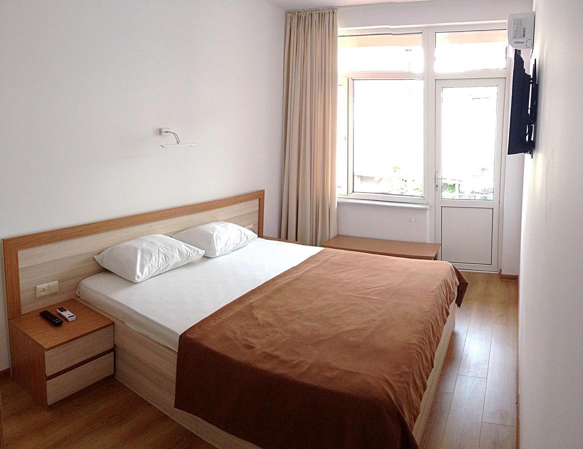 Hotel Marseille Батуми Екстериор снимка