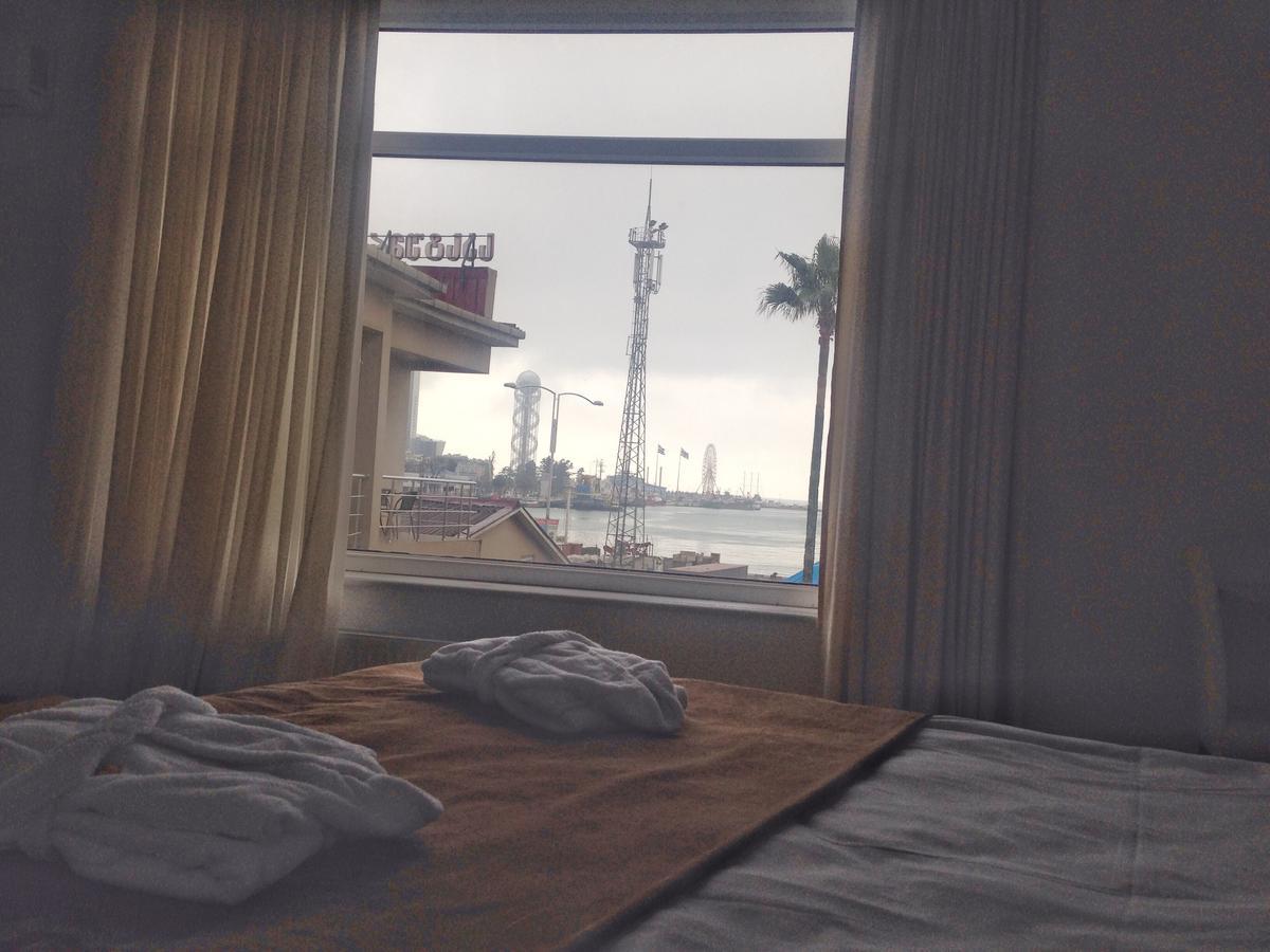 Hotel Marseille Батуми Екстериор снимка