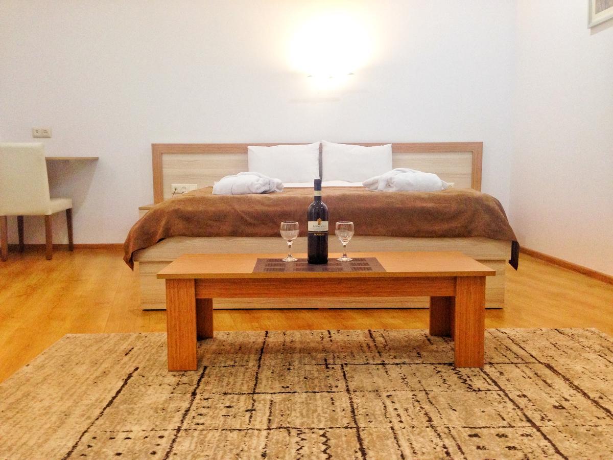 Hotel Marseille Батуми Екстериор снимка