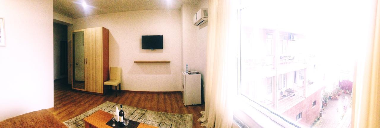 Hotel Marseille Батуми Екстериор снимка