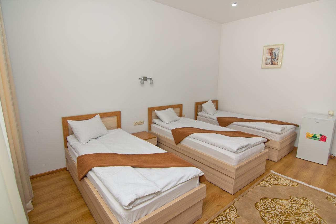 Hotel Marseille Батуми Екстериор снимка