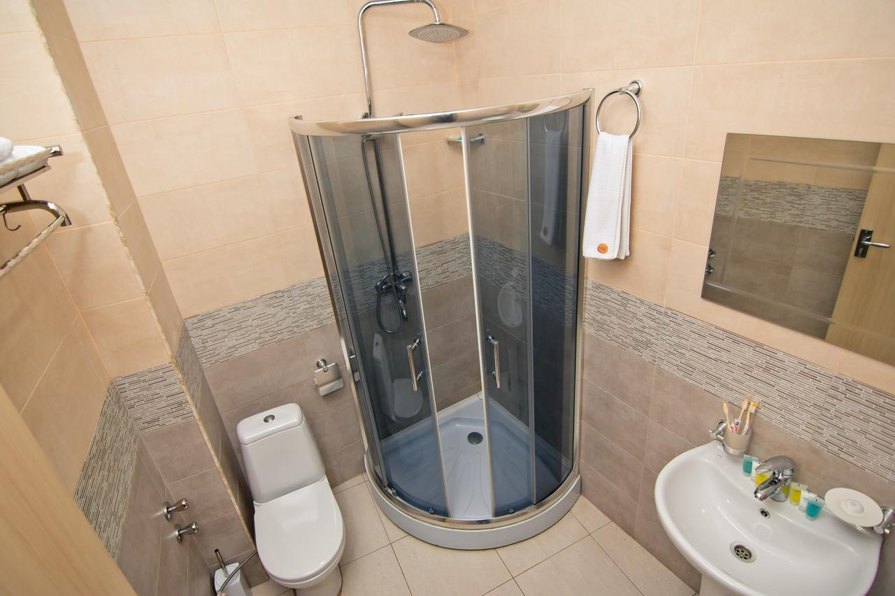 Hotel Marseille Батуми Екстериор снимка