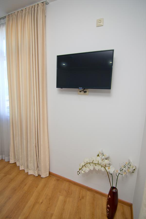 Hotel Marseille Батуми Екстериор снимка