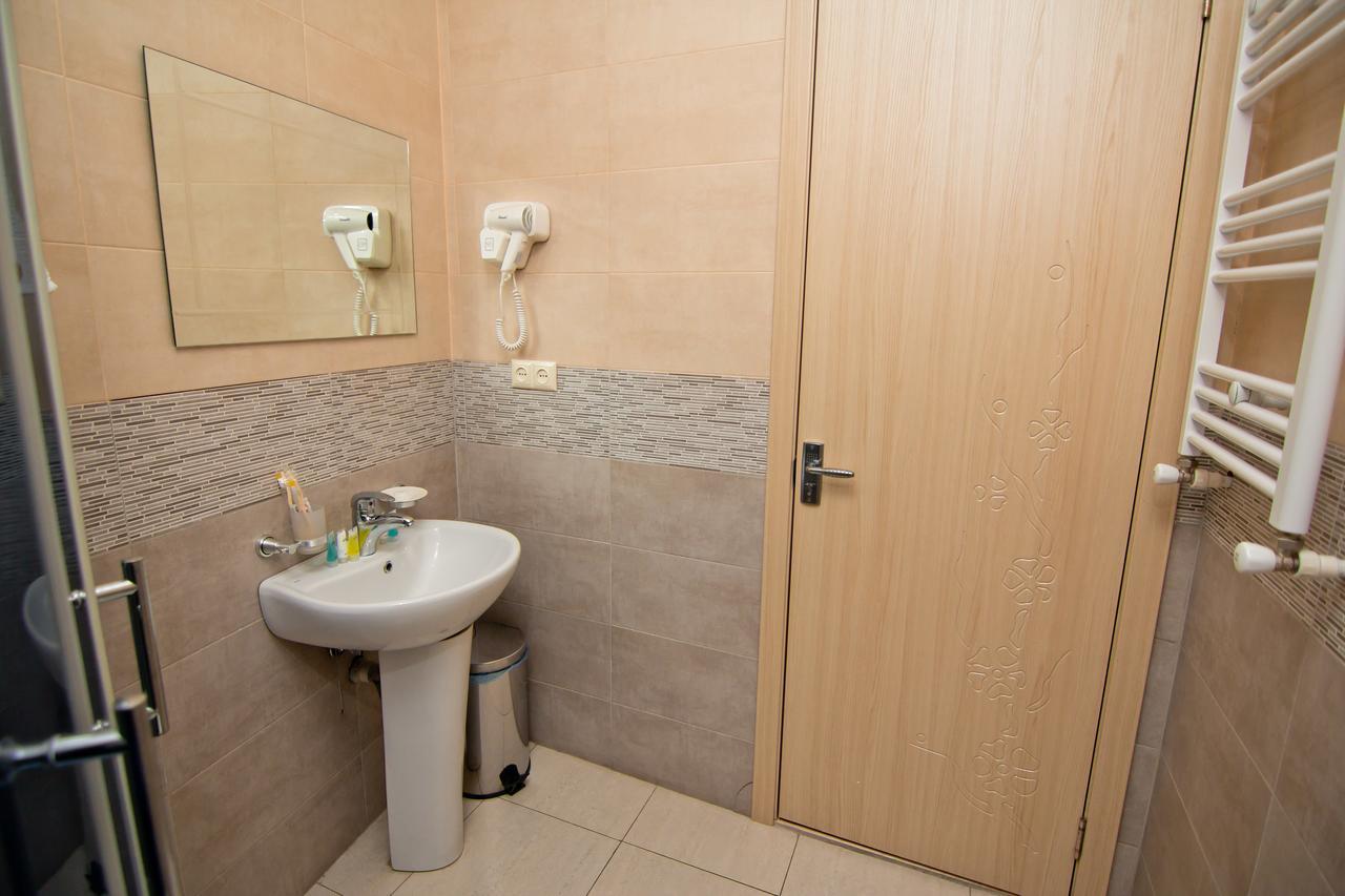 Hotel Marseille Батуми Екстериор снимка