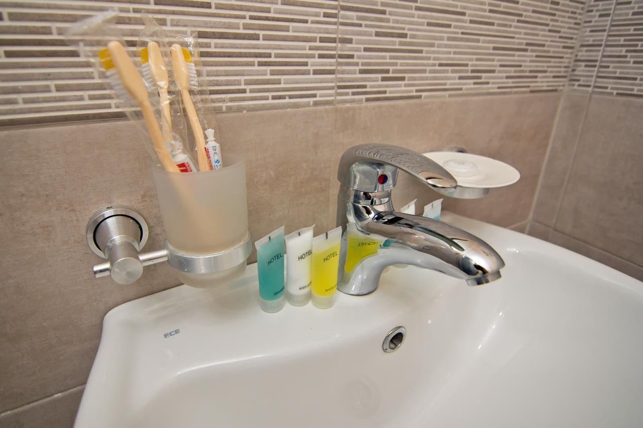 Hotel Marseille Батуми Екстериор снимка