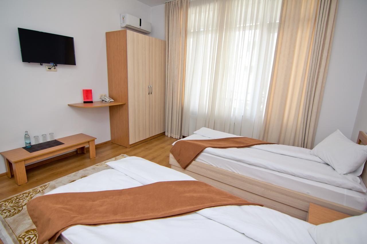 Hotel Marseille Батуми Екстериор снимка