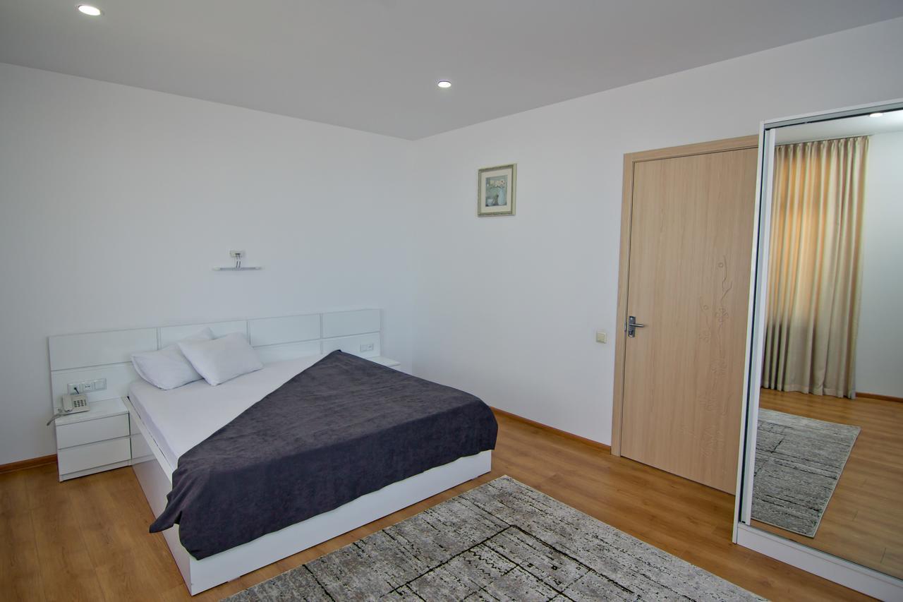 Hotel Marseille Батуми Екстериор снимка